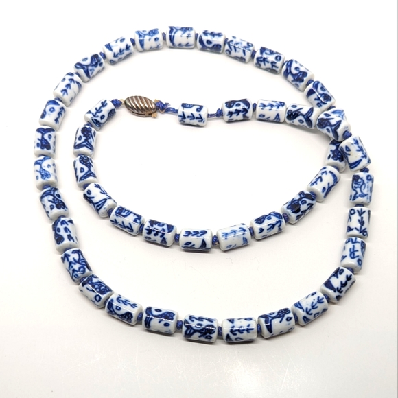 Vintage Jewelry - Vintage Floral Blue and White Porcelain Barrel Export Beads Necklace